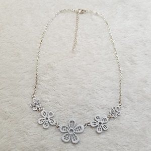 Boho Daisy Chain Clavicle Necklace NWOT